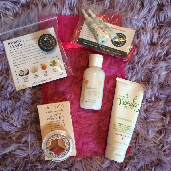 Unboxing the July Vegan Cuts Beauty Box – Pacifica Eye Shadow, The Wonder Seed Hand Cream & More