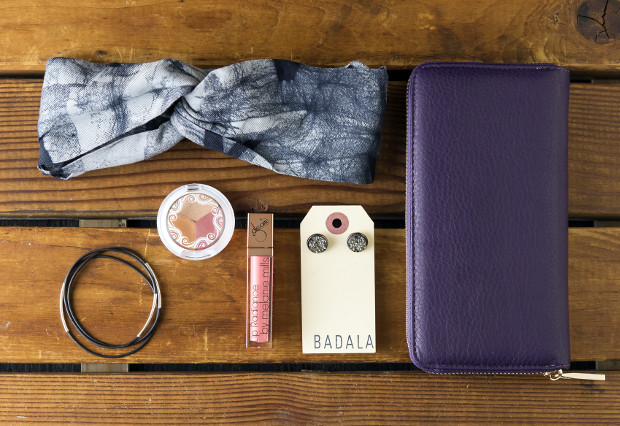 Friday Favorites – Vegan Cuts Fall/Winter Style Box Featuring Pewilben Mini Sleek Black Vegan Leather Bangles