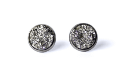 Friday Favorites – Vegan Cuts Fall/Winter Style Box Featuring Pewilben Mini Sleek Black Vegan Leather Bangles