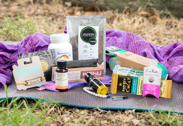 Friday Favorites – Vegan Cuts Holiday Gifts – Chocolate, Home Spa Box, Faux Leather Bag & More