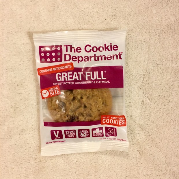 Unboxing the July 2017 Vegan Cuts Snack Box – Sea Salt & Vinegar Pipcorn, D's Naturals Chocolate Fudge Brownie Protein Bar & More